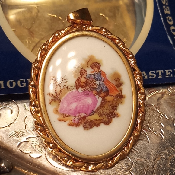 ❤🥰💋 vintage Limoges pendant - Picture 2 of 5